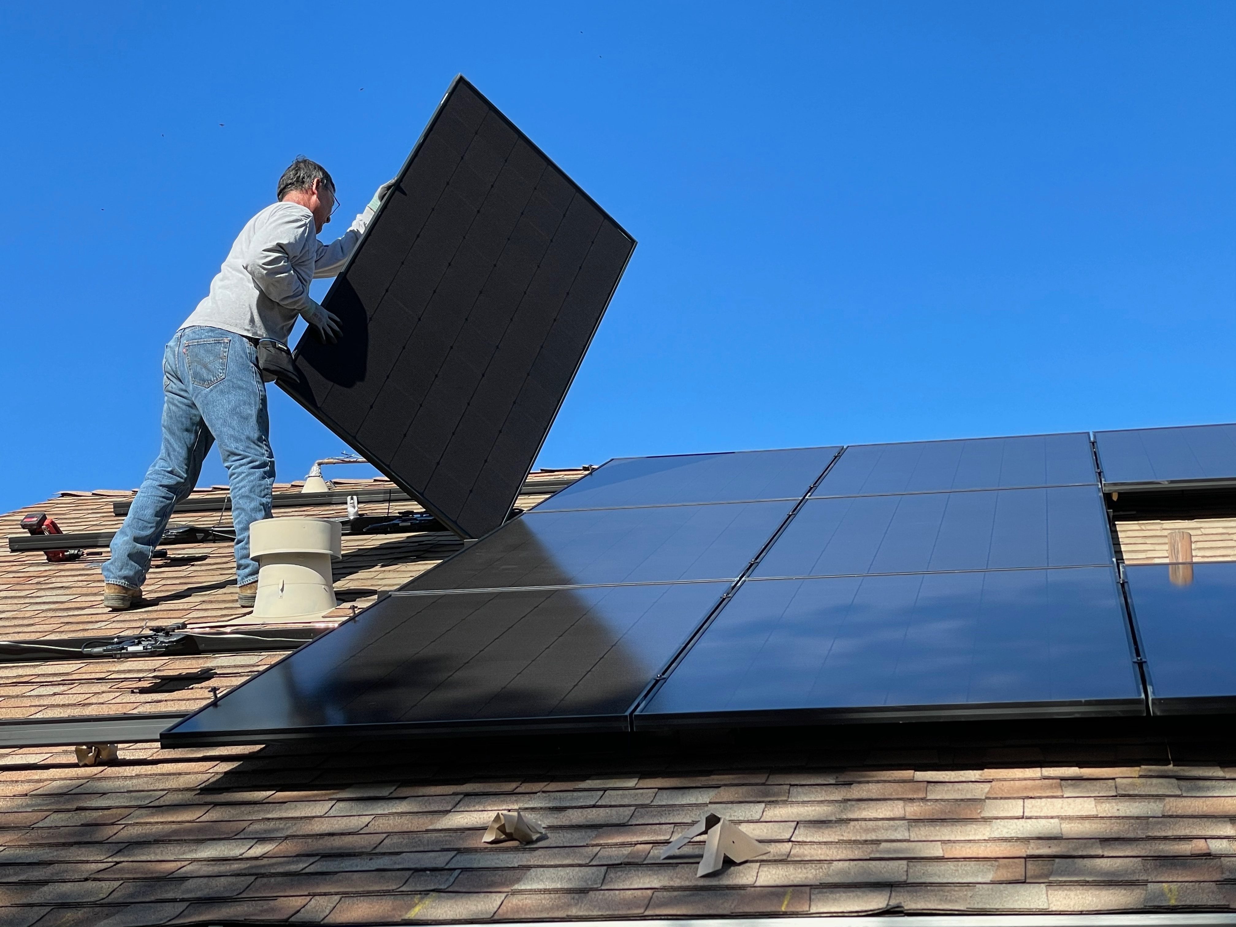 Solar-panel-roof